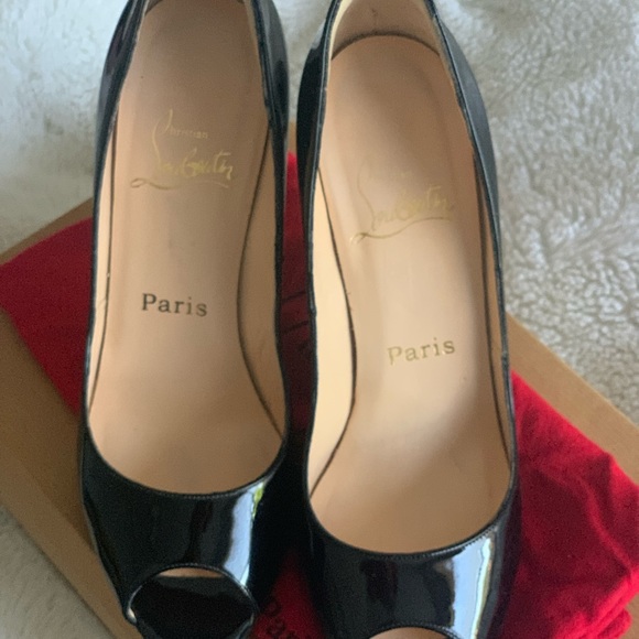 Christian Louboutin black peep-toe patent leather pumps - Picture 2 of 8